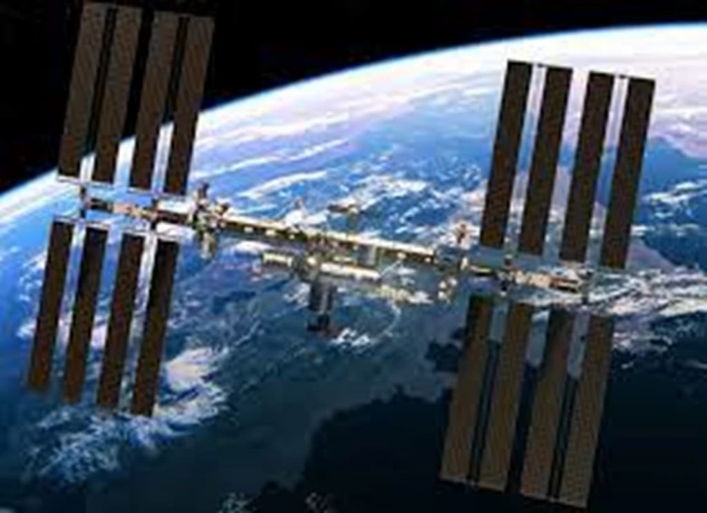 how big is the international space station, how big is the space station,how big is the iss space station, international space station, iss tracker, space station, facts about space, the space - station, space station