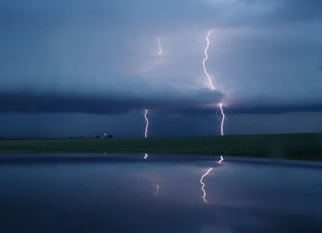 how is thunder and lightning made, how lightning is made, lightning, thunder, lightning bolt live lightning, thunderstorm,is lightning electricity, how lightning is formed, how is lightning created