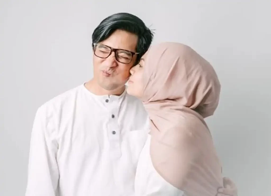 ,is it haram to watch kissing, is it haram to kiss the quran,is it haram to watch kissing,is kissing haram in islam before marriage,can muslims kiss before marriage, is it haram to kiss the quran,is kissing before marriage a sin islam
