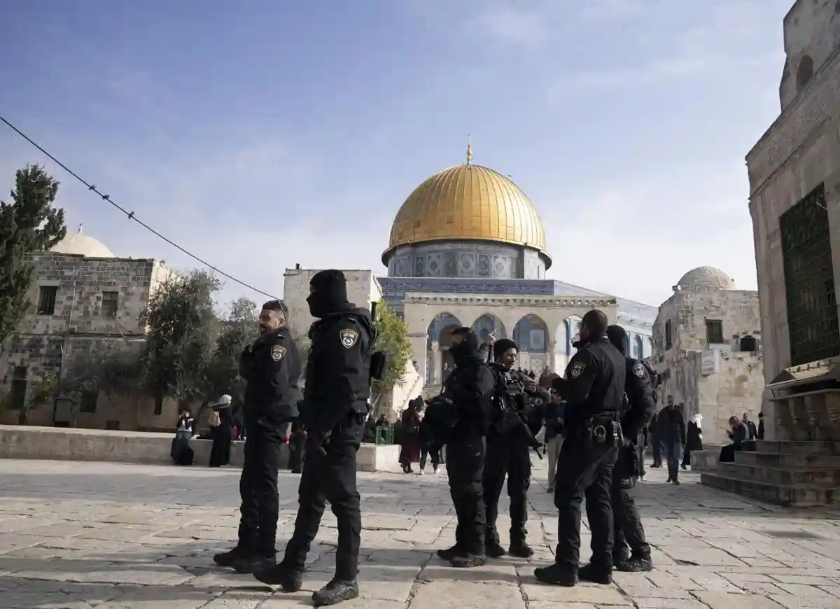 Ongoing Struggle: Muslim Worshippers Persistently Blocked from Al Aqsa Mosque, News