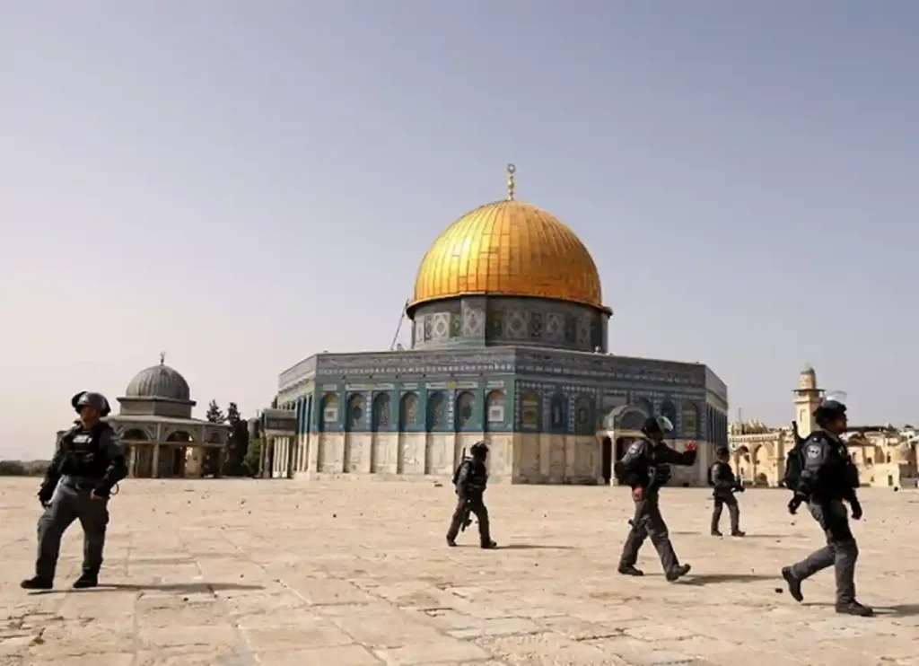 Ongoing Struggle: Muslim Worshippers Persistently Blocked from Al Aqsa Mosque, News